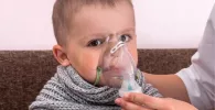niño con aerosol bronquiolitis